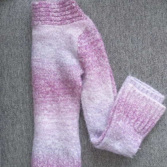 Sweaters - Picture 4 of 9